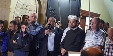 اعتصام فلسطيني في مخيم برج البراجنة رفضا للقرار الصهيوني منع الاذان