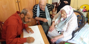 (هوية) توثق مع أكبر معمرة في لبنان