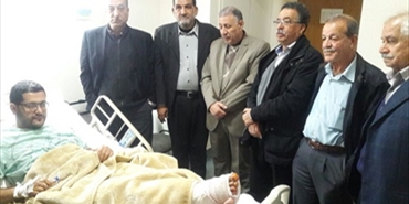 وفود فلسطينية يزورون محمد حمدان للإطمئنان على صحته