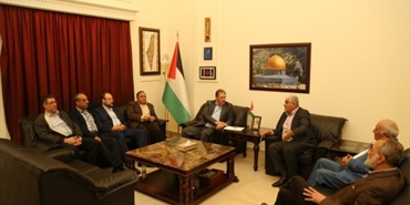 دبور بحث ووفداً من تحالف القوى الفلسطينية قضية جدار مخيم عين الحلوة
