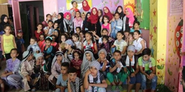 أطفال مخيم المية ومية يحيون "يوم الزي الفلسطيني"