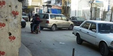 فلسطينيون يغلقون طرقات في عين الحلوة بعد اشتباك في المخيم