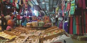 سوق عين الحلوة يستعيد حياته
