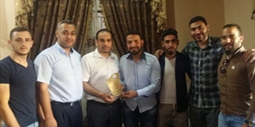 الرابطة الاسلامية لطلبة فلسطين تزور الدكتور علي مرعي لتهنئته