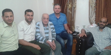 حماس تزور عضو المجلس الوطني الفلسطيني في البرج الشمالي الحاج محمود بركة