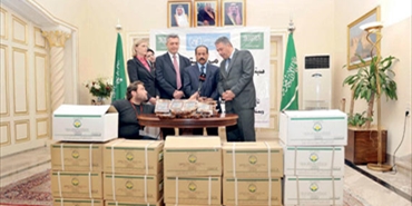 هدية من أبناء الأمير سلطان مع قرب حلول رمضان.. 10 طنان تمور من المملكة للاجئين الفلسطينيين في لبنان