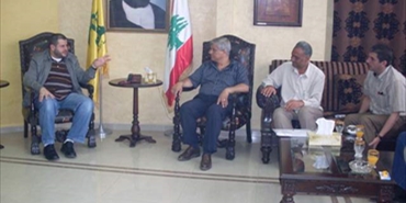 اللجان الشعبية في مخيم عين الحلوة تلتقي حزب الله وتستنكر حرق الفلسطينيين للكراتين المقدمة