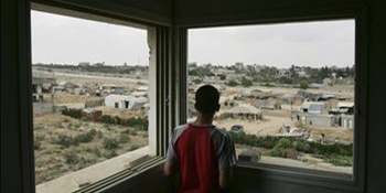كتاب للباحث الفلسطيني سامر مناع... "أن تكون فلسطينيا في لبنان"