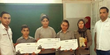 الرابطة الاسلامية لطلبة فلسطين تكرم مديرة مدرسة الصخرة رنا مغربي وطلابها الفائزين