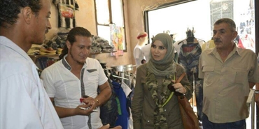السيدة جليلة دحلان تجول في مخيم المية ومية للاجئين الفلسطيين