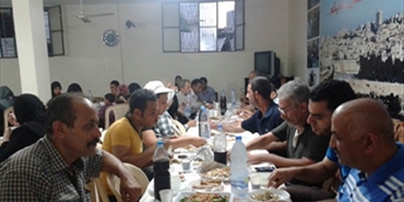 جمعية فلسطينيي فرنسا وتجمع اسر الشهداء يقيمان افطارا رمضانيا في عين الحلوة
