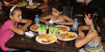 افطار رمضان للاطفال في الميناء... بيت اطفال الصمود مركز البداوي