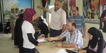 أهالي المخيمات والتجمعات الفلسطينية في منطقة صور يشكرون من ساهم بتوزيع بونات المواد الغذائية