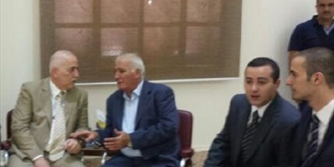 قائد الامن الوطني الفلسطيني يعزي العميد عامر الحسن بوالدته