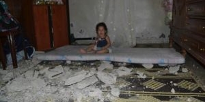 نجاة عائلة فلسطينية من انهيار سقف منزلها في عين الحلوة