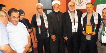 جبهة التحرير تكرم ابو وائل وجيه زلزلي مسؤل ملف المخيمات حزب الله