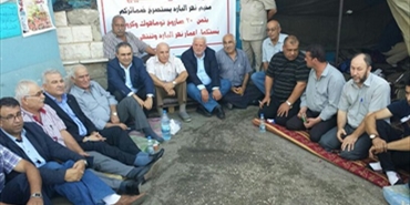 وفد من جميع الفصائل الفلسطينية يزور خيمة الاعتصام في بيروت متضامناً