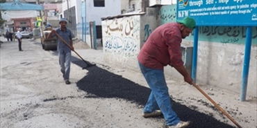 البدء بتزفيت الحفر التي خلفها مشروع اعادة تاهيل شبكة المياة