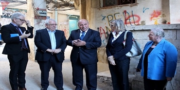 وزير التنمية والتجارة الايرلندي يزور مخيم برج البراجنة الفلسطيني ويلتقي بعائلات فلسطينية نازحة من سوريا