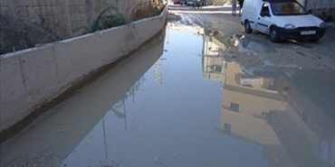 تزفيت طريق شارع خالد بن الوليد في مخيم عين الحلوة