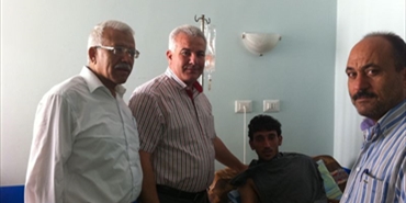 قيادة جبهة التحرير الفلسطينية تزور الجريح من القوه الامنية في عين الحلوة