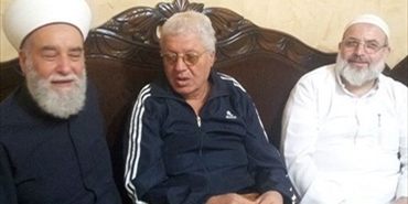 الشيخ جمال خطاب ورئيس رابطة علماء فلسطين الشيخ بسام كايد يزوران أمين سر لجنة المتابعة لاطمئنان على صحته