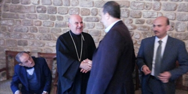 حماس تزور الطوائف المسيحية في صور وتقدم التهاني بالميلاد