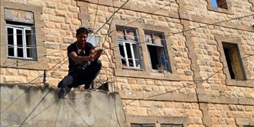 أبنية في مخيم "المية ومية" تهدد قاطنيها