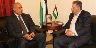 دبور يستقبل امين عام الاحزاب العربية في بيروت