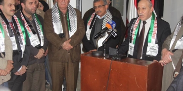 اللواء ابو عرب في افتتاح معرض صور يجسد الجرائم الصهيونية