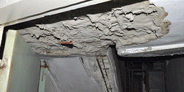 انهيار سقف منزل في  مخيم البرج الشمالي