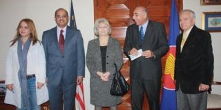 20 ألف دولار من الشعب الماليزي للفلسطينيين القادمين من سورية