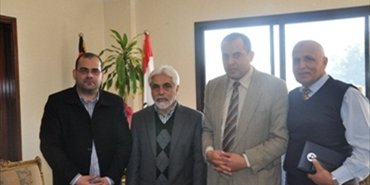 عبد المجيد صالح يبحث مع وفد "شاهد" معاناة اللاجئين الفلسطينيين في المخيمات الفلسطينية في لبنان