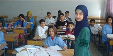 الطالبة المتفوقة سارة سعيد ... مديرة لمدرسة الحولة