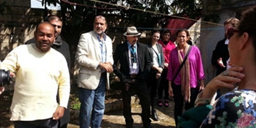 وفد سويدي يزور مخيم الرشيدية ويتفقد النازحين من سوريا