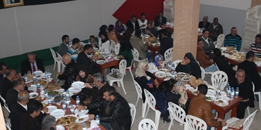 مكتب المعلمين في حركة فتح يقيم حفل غذاء للمعلمين في مخيم البص