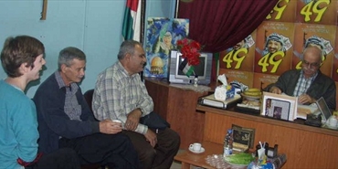 الحج رفعت يبجث أوضاع الخميات الفلسطينة مع وفد من اللجنة النرويجية