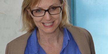 مديرة الأونروا أصرت على إصدار قرار إعفاء للاجئين من الرسوم