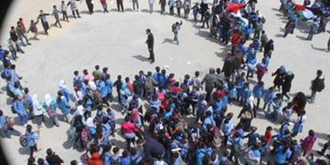 اطفال مخيم المية والمية تحيي ذكرى يوم الأرض