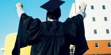 أوفيد" يوقع اتفاقيات جديدة مع عباس لدعم الطلبة الفلسطينين في لبنان