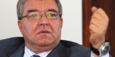 «الفصائل» للمشنوق: لعدم مقاربة سلاح المخيمات.. أمنياً