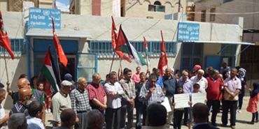 إعتصام أمام مكتب الأنروا بالبص للمطالبة بإنصاف اللاجئين الفلسطينيين