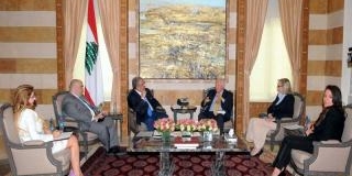 المشنوق عرض أوضاع النازحين مع ممثلة الأونروا في لبنان