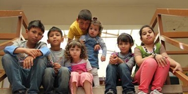 نازحون فلسطينيون من سوريا يعتصمون احتجاجا على منعهم من دخول لبنان