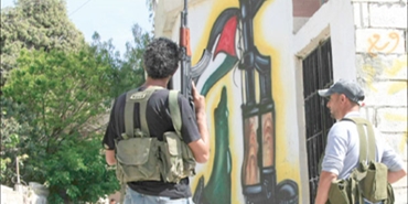 تأجيل سحب السلاح من المخيمات الفلسطينية: دعوات لتعميق الحوار والتنسيق