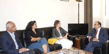 ملف المخيمات بين منيمنة والسفيرة السويسرية