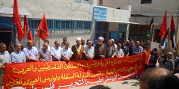 اعتصام تضامني للجبهة الديمقراطية في صور مع الاسرى الفلسطينيين المضربين عن الطعام في السجون الاسرائيلية