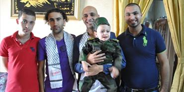 رابطة الاعلاميين الفلسطينيين في لبنان تكرم الطفل ياسر محمود عباس