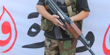 المخيمات تنسى واقعها الأمني والاقتصادي.. من أجل غزة