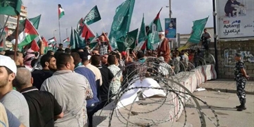 وقفة تضامنية أمام السفارة المصرية للمطالبة بفك حصار غزة وفتح معبر رفح